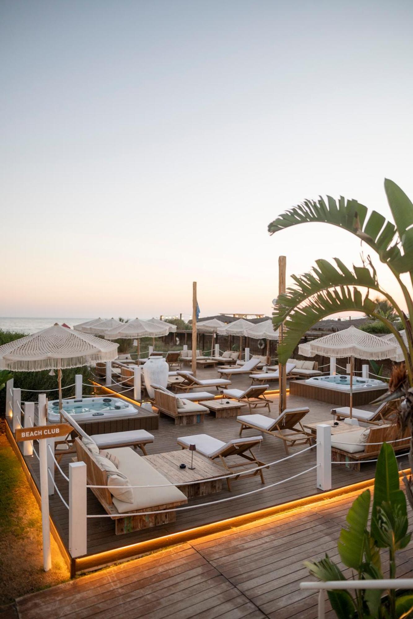 Cumeja Beach Club & Hotel バイア・ドミツィア エクステリア 写真